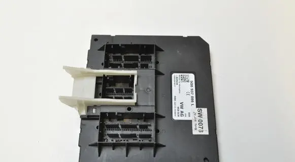 Volkswagen Golf VII Central body control module 5Q0937086L
