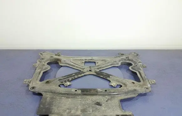 Audi Q7 4L Front subframe 4M1399345C