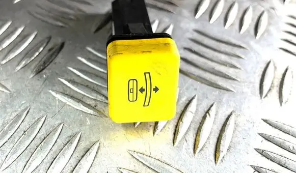 Volvo C70 Tailgate/boot open switch button 30739031