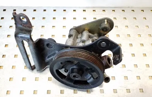 Toyota Avensis T250 Power steering pump