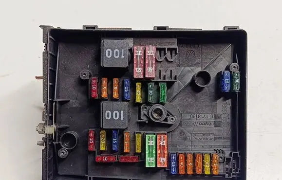 Volkswagen Scirocco Fuse module 1K0937629AT1 1K0937629A