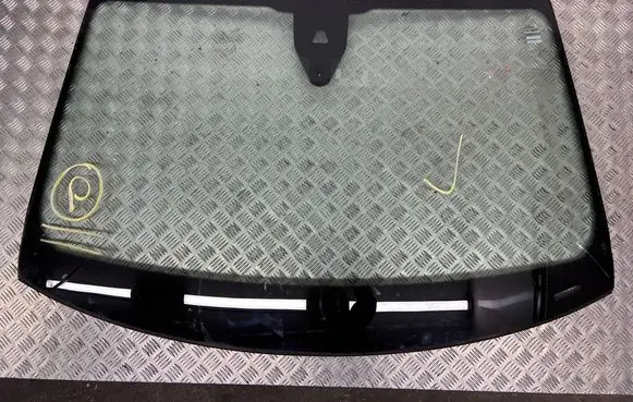 Audi Q7 4M Front windscreen/windshield window 