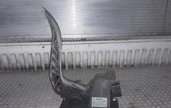 Mercedes-Benz Vito Viano W639 Accelerator throttle pedal 6393000604
