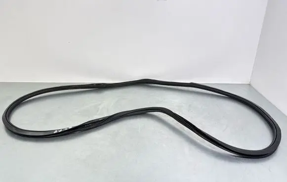 Audi Q7 4M Front door rubber seal 4M0831721A