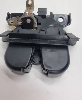 Audi A4 S4 B5 8D Tailgate/trunk/boot lock/catch/latch 8D9627520A