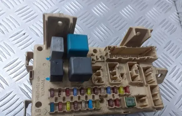 Toyota Avensis T250 Fuse box set