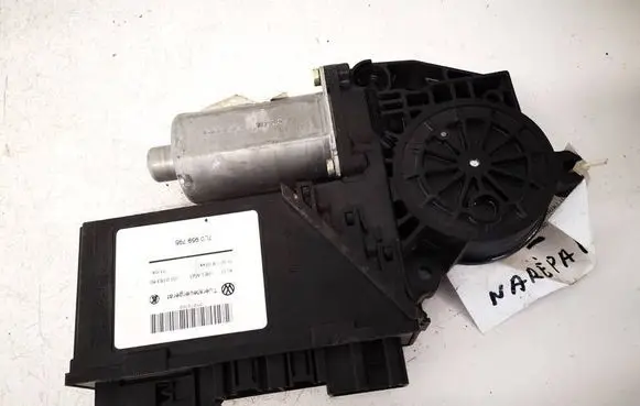 Volkswagen Touareg I Rear door window regulator motor 7L0959795 7L0959795A