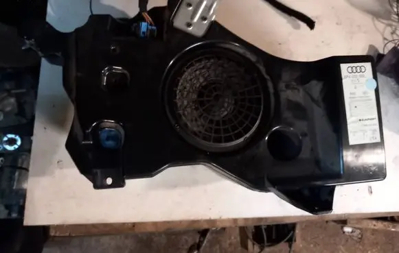 Audi A3 S3 8P Subwoofer speaker 8P4035382 590037034 7606500230