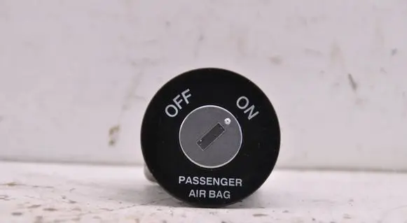 Hyundai i30 Passenger airbag on/off switch 