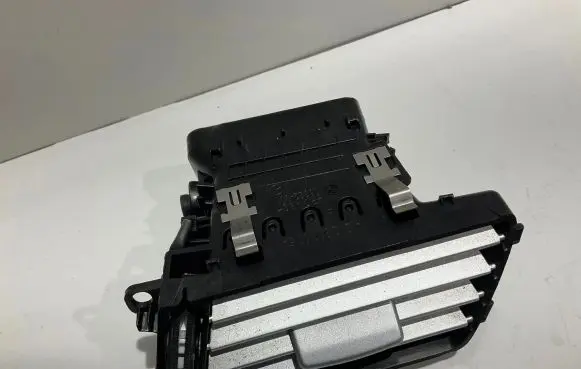 Mercedes-Benz E W212 Dash center air vent grill A2128300254 06822001