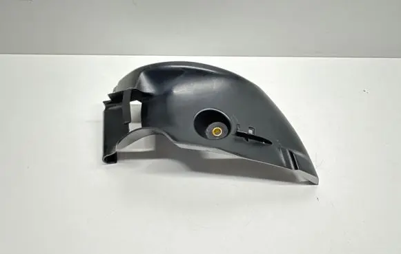 Mercedes-Benz C W204 Seat belt trim A2046932033 SP5768