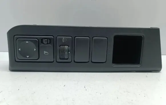Nissan Note (E11) Wing mirror switch 684859U100 P10971