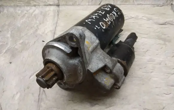 Volkswagen PASSAT B6 Starter motor 02E911023