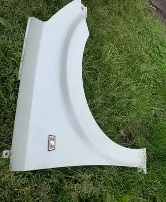 Nissan Quest Fender
