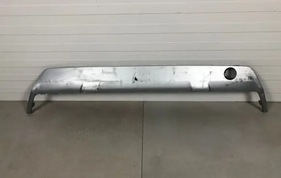 Rear bumper trim bar molding