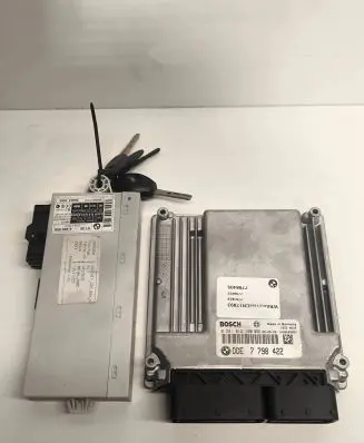BMW 5 E60 E61 Engine ECU kit and lock set 7798422 0281012190