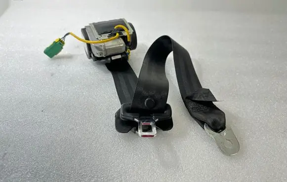 Volkswagen Touareg I Front seatbelt 7L0857705B
