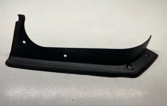 Mercedes-Benz E W212 Rear/tail light trim molding A2126930933 2126930933