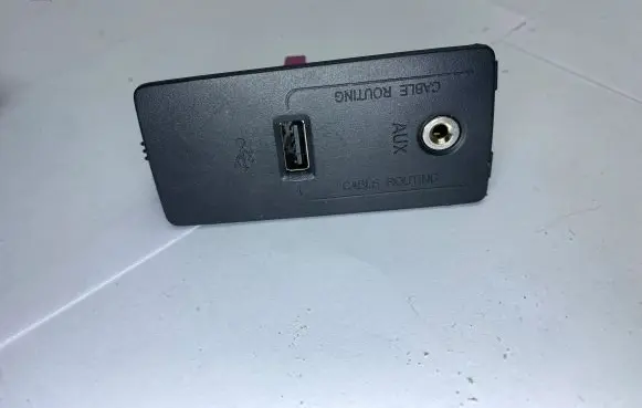 Volvo XC90 USB socket connector 31389705