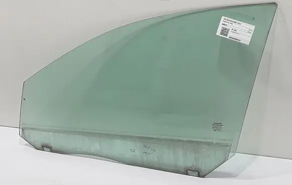 Volvo V70 Front door window glass four-door 8693973
