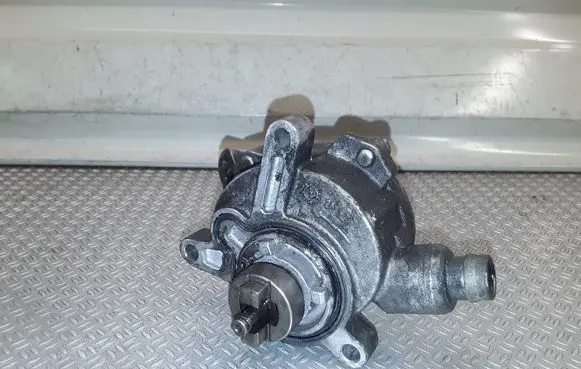 Volvo V70 Vacuum pump 30731825