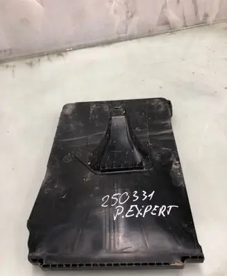 Peugeot Expert Battery tray 9817230480