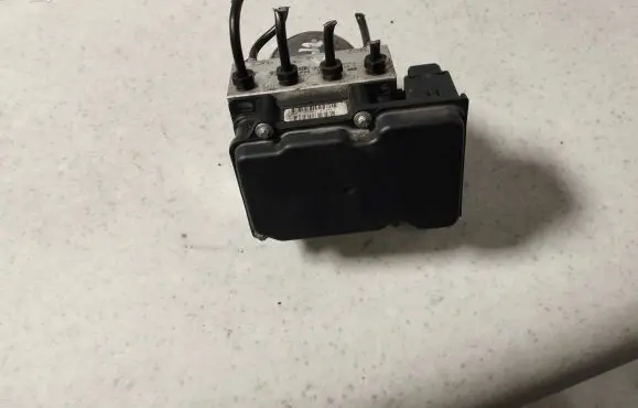Volkswagen Golf IV ABS Pump 1K0907379Q 00005305F3 10096003553