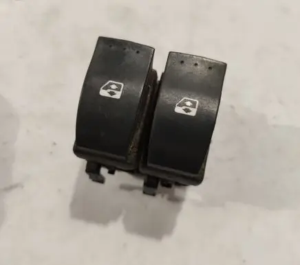 Renault Scenic II - Grand scenic II Electric window control switch 315042A
