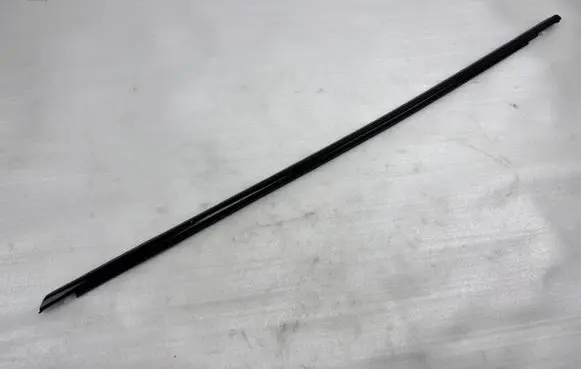 Volvo XC90 Rear door glass trim molding 31845555