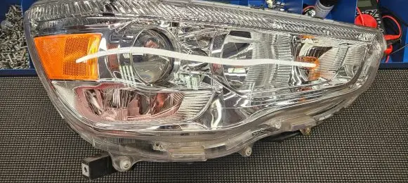 Mitsubishi Outlander Headlight/headlamp
