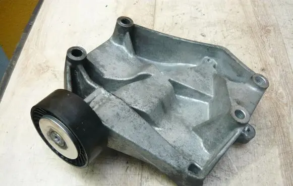 Opel Signum A/C compressor mount bracket 55187675