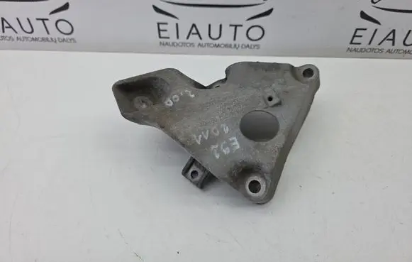 Engine mounting bracket