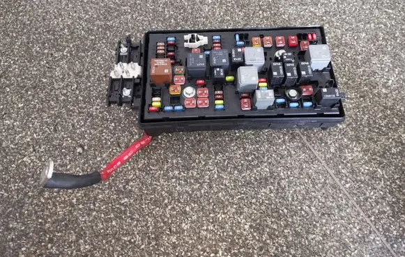Opel Insignia A Fuse module 13345499