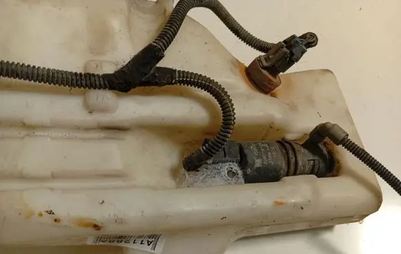 Opel Insignia A Windscreen/windshield washer pump 13250356