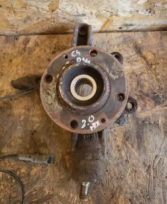 Citroen DS4 Front wheel hub spindle knuckle P57