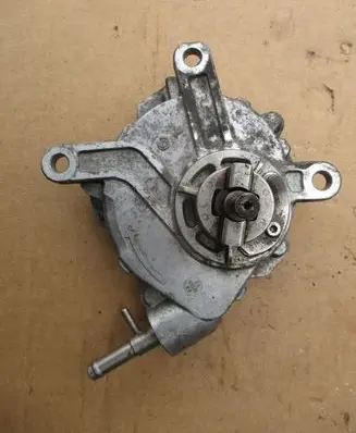 Toyota Avensis T270 Vacuum pump D4D20