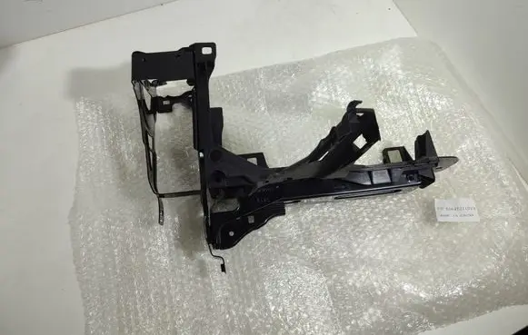 BMW 6 F12 F13 Headlight/headlamp mounting bracket 51647211519 7211519