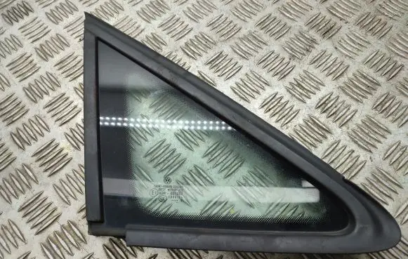 Volkswagen Caddy Front triangle window/glass 
