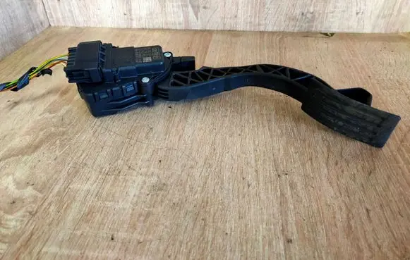 Ford Focus Accelerator throttle pedal 4M519F836BK