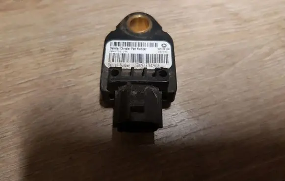 Dodge Caliber Airbag deployment crash/impact sensor 004672311AA
