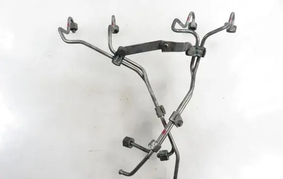 BMW 5 E39 Fuel injector supply line/pipe 