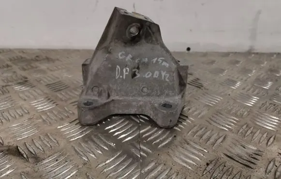 Jeep Grand Cherokee Engine mounting bracket