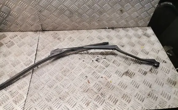 Toyota RAV 4 (XA20) Windshield/front glass wiper blade 