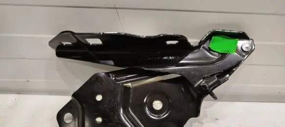 Engine bonnet/hood hinges