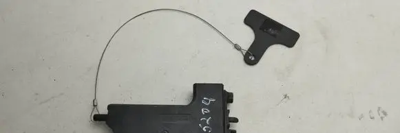 Fuel tank cap lock