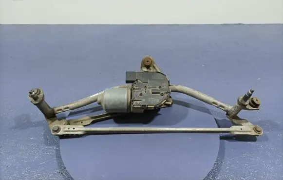Volkswagen PASSAT B8 Front wiper linkage and motor 3G1955023C