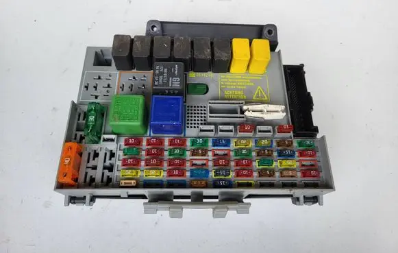 Opel Zafira A Fuse box set 24431679 15844885