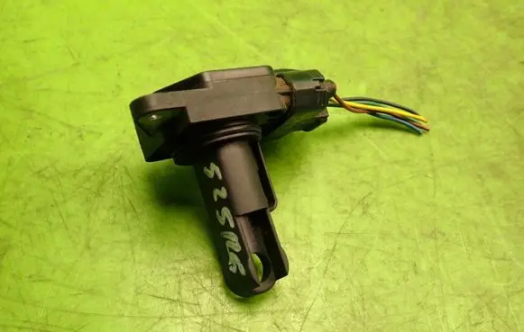 Toyota Corolla E120 E130 Mass air flow meter 222040J010