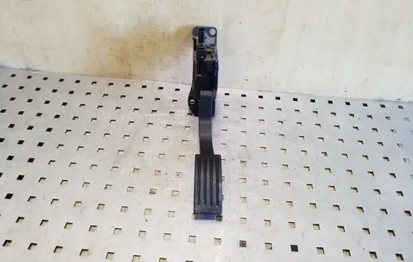 Ford Focus Accelerator throttle pedal BV619F836AB BEV241600 6PV01036830