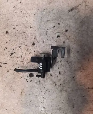 Audi A6 S6 C5 4B Turbo solenoid valve 1J0906283